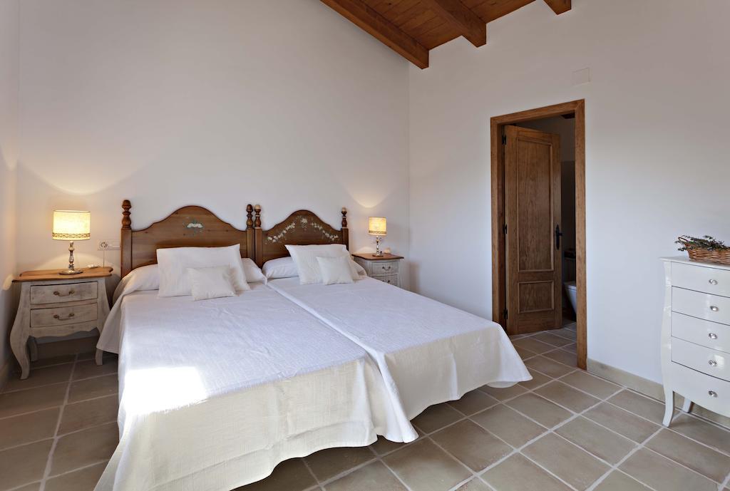 Masia Ca L'Anima Hotel La Baronia de Rialb Habitación foto